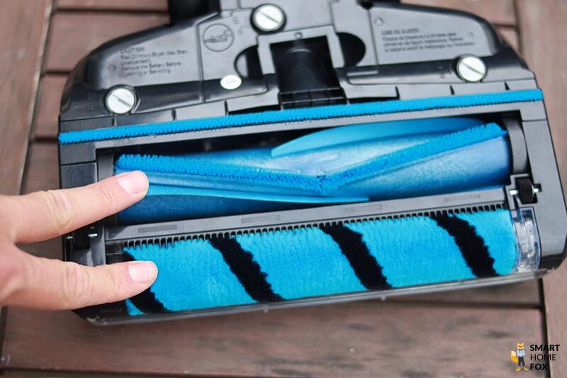 Man sieht die beiden Bürstenrollen des Shark Anti Hair Wrap.